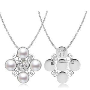 4 Pearls Pendant Necklace
